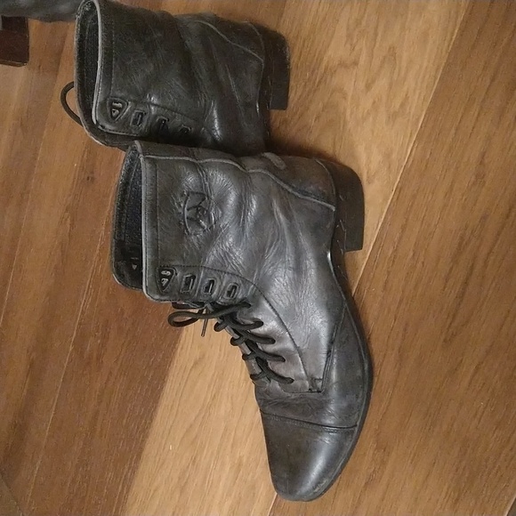 Ariat boots - Picture 2 of 5